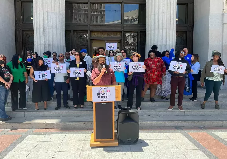 Dueling groups decry huge Oakland deficit as efforts to close the gap heat up
